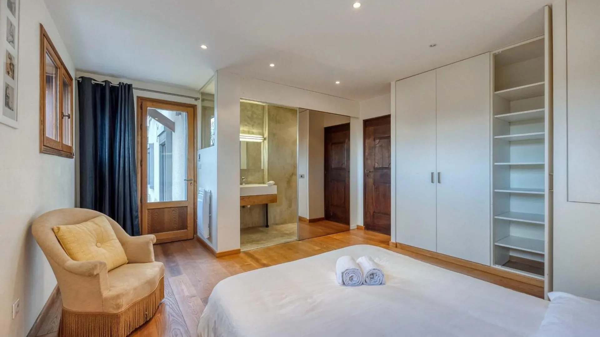 #Hp La Maison Des Lilas Large Family House Sleeps 12 Garden Seyssins 0*,